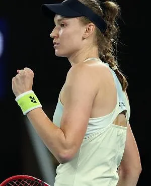 Open d’Australie : Elena Rybakina renverse Aryna Sabalenka et décroche son premier titre à Melbourne
