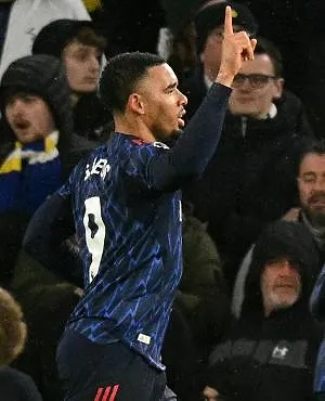 Arsenal étrille Leeds (0-4) et reprend provisoirement 7 points d’avance ! Leandro Trossard joue 81 minutes