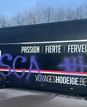 Clasico : Les hostilités ont déjà commencé, le bus du standard tagué par des supporters d’Anderlecht
