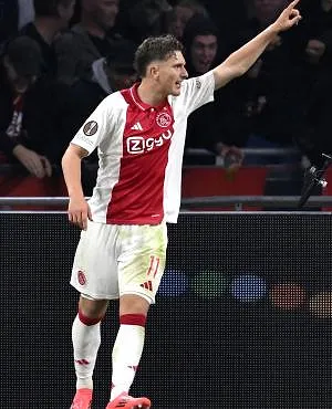 Mika Godts s’offre un doublé avec l’Ajax !