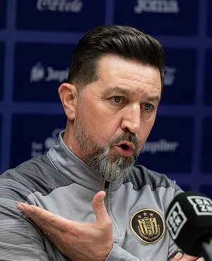 La décision a été prise : Besnik Hasi est démis de ses fonctions d’entraîneur d’Anderlecht