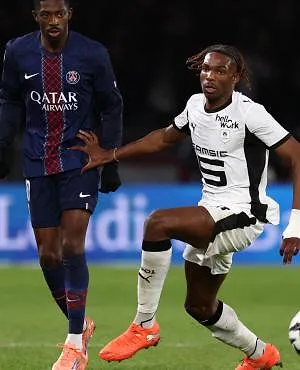 Jusqu’à 70 millions d’euros : Liverpool casse sa tirelire pour un jeune défenseur français !