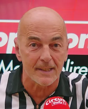 « Charleroi dans le top 6 ? Oui » : Marc Delire préface Charleroi-Cercle avec deux fans dans « Top Prono »