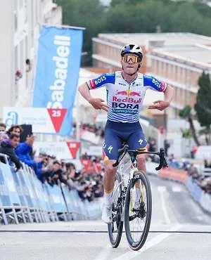 Remco Evenepoel vole dans les cols espagnols et remporte la 4ème étape du Tour de Valence