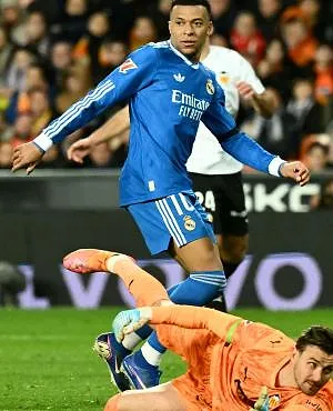 « Tête de b*** », « C’est des bouffons les arbitres » : Kylian Mbappé au cœur d’une nouvelle polémique ! (vidéo)