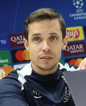 David Hubert réagit au licenciement de Besnik Hasi : « C’est navrant pour le football belge »