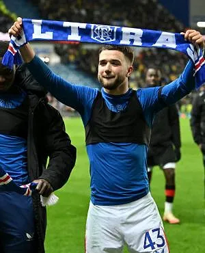 Raskin buteur avec les Rangers, Engels blessé : la soirée mitigée des Diables à l’étranger (vidéo)