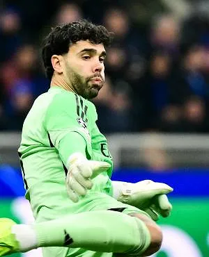 L’arrêt complètement fou de David Raya à bout portant !