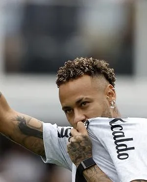 Objectif Coupe du monde : Neymar a fait son retour sur les terrains avec Santos