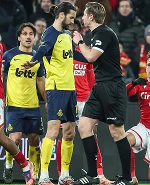 « Il n’y a pas de critère pour donner un carton rouge » : Jonathan Lardot revient sur la faute de Burgess