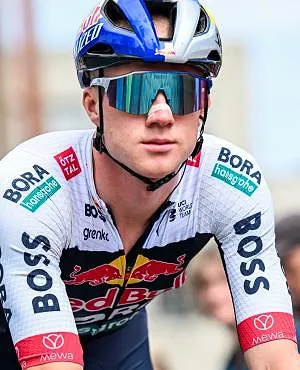 Fracture du bassin et longue absence pour Maxim Van Gils après sa chute sur la Clásica Jaén