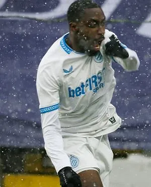 Malgré sa blessure, Carlos Forbs fait bien parti du groupe pour affronter l’Atlético Madrid