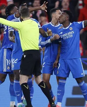 Affaire Prestianni : l’UEFA enquête après les insultes racistes dénoncées par Vinicius Junior