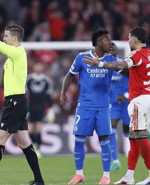 « Non au racisme ! » : Gianni Infantino apporte son soutien à Vinicius et félicite l’arbitre