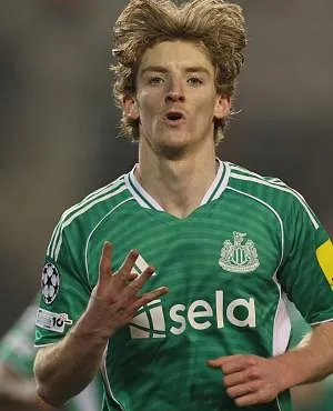 L’incroyable soirée d’Anthony Gordon, 2e joueur à mettre 4 buts en une mi-temps en Ligue des champions