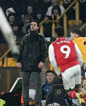 Rejoint dans les arrêts de jeu, Arsenal laisse encore filer des points, Trossard sort blessé