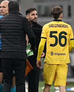 Le vilain geste de Fabregas sur Saelemaekers : « J’espère ne plus jamais refaire ça » (vidéo)