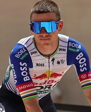 Isaac Del Toro s’impose au sommet du Jebel Hafeet, Remco Evenepoel lâché dans l’ascension finale