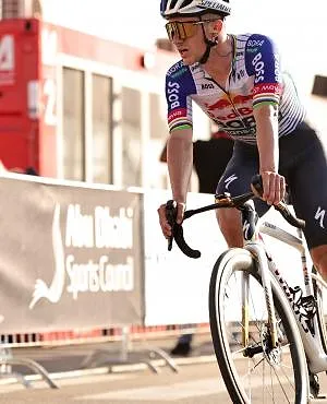 « Les sensations étaient meilleures » : Evenepoel retient du positif malgré sa nouvelle perte de temps