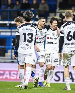 Pro League : Saint-Trond étrille Dender et grimpe provisoirement en tête (1-4)