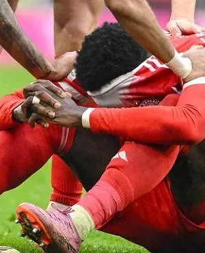 Vincent Kompany perd de nouveau Alphonso Davies sur blessure