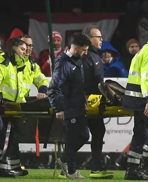 Sortie sur civière pour Promise David après un très mauvais choc