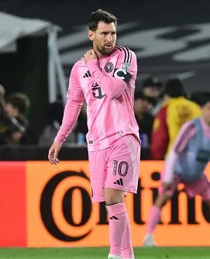 MLS : Lionel Messi pète un câble et tente d’entrer dans le vestiaire des arbitres !