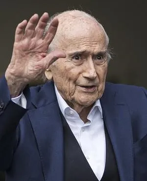 « La FIFA est une dictature centrée uniquement sur son président » : Blatter allume Infantino