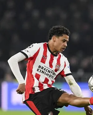 Le PSV prolonge sa pépite belge Noah Fernandez : « Je vis une saison de rêve »
