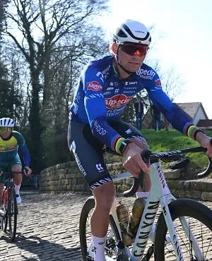 Van der Poel au départ de l’Omloop : « La décision n’a été définitivement prise que lundi »