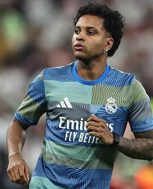 Coup du sort pour la Seleção : Rodrygo va manquer la Coupe du monde 2026 ! - Real Madrid's Brazilian forward #11 Rodrygo warms up prior to the start of the Spanish Super Cup final football match between FC Barcelona and Real Madrid at the King Abdullah Stadium in Jeddah on January 11, 2026. Fadel SENNA / AFP