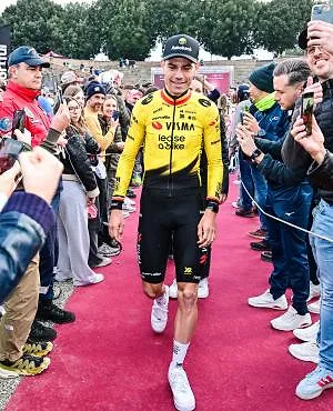 « Ma carrière sur route a, en réalité, commencé ici » : Wout Van Aert, heureux de retrouver les Strade Bianche