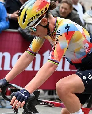 « Pour moi ça n’a pas fait la différence » : Lotte Kopecky honnête après l’erreur d’aiguillage au Strade Bianche