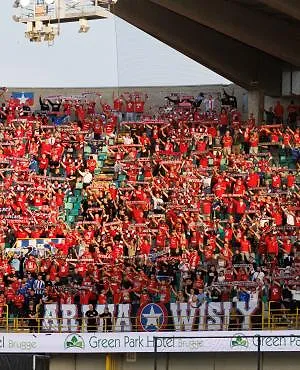 Scène surréaliste en Pologne : ses supporters interdits de déplacement, le Wisla Cracovie refuse de jouer