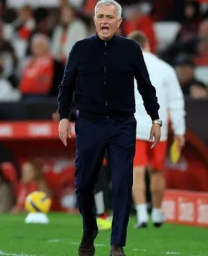 « Moi, je suis un traître ? » : José Mourinho exclu lors du choc Benfica-Porto