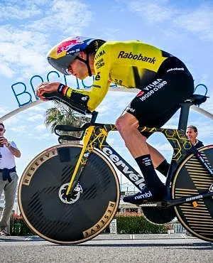 Un chrono en mode mineur pour van Aert, qui vise l’étape gravel : « J’espère pouvoir être compétitif »