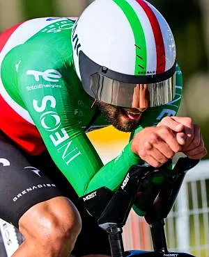 Tirreno-Adriatico : Filippo Ganna domine encore le chrono inaugural et prend le premier maillot bleu