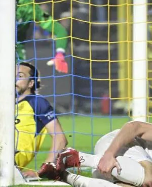 Le verdict est sans appel pour Jonathan Lardot sur la semelle de Burgess : exclusion