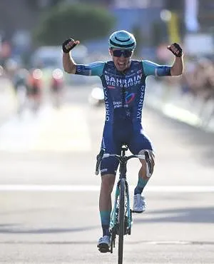 Paris-Nice : Lenny Martinez bat Jonas Vingegaard au sprint lors de la dernière étape, le Danois sacré vainqueur