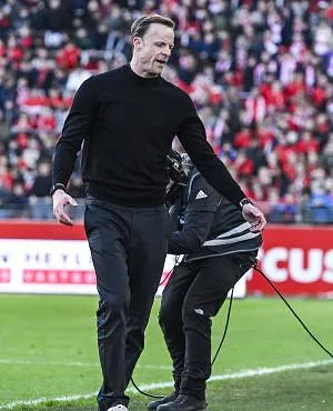 « Parfois tu préfères jouer mal et gagner », « On a créé assez pour mettre 3 ou 4 buts » : les réactions de Casper Nielsen et Vincent Euvrard après le nul entre l’Antwerp et le Standard (1-1)