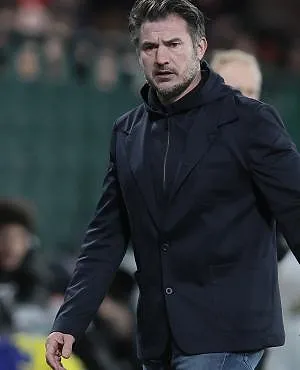 L’ancien coach du Standard Carl Hoefkens reste au NAC Bréda malgré la descente en D2 néerlandaise !