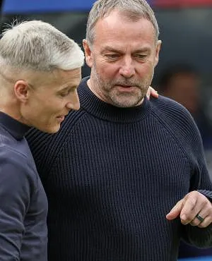 « Il est très heureux ici » : Hansi Flick devrait prolonger à Barcelone !