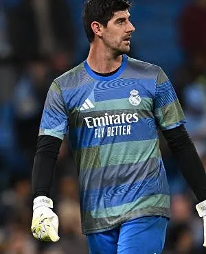 Thibaut Coutrois sorti sur blessure à la mi-temps contre Manchester City