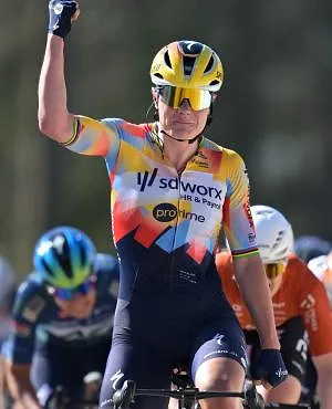 Lotte Kopecky signe son premier succès de l’année en dominant le sprint à Nokere