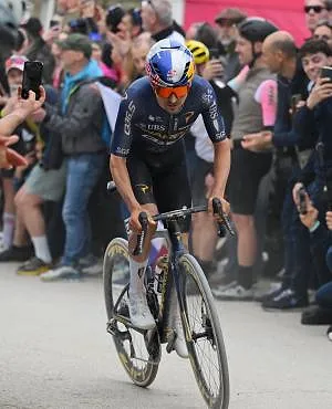 Milan-Turin : Tom Pidcock s’impose en costaud, Cian Uijtdebroeks 5e