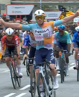 Brady Gilmore remporte la dernière étape du Tour de Catalogne, Remco Evenepoel termine 3ème