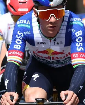 Remco Evenepoel bloqué par la météo : « Le vent de face m’a empêché de créer un écart »