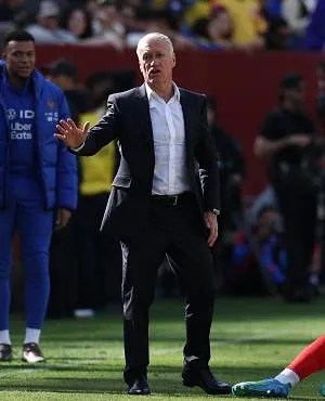 « Il peut lui casser la jambe » : Didier Deschamps fâché par l’agressivité de la Colombie