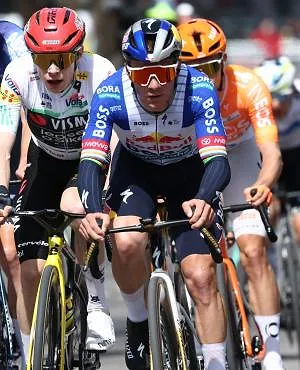 « Jonas a encore couru de manière très défensive » : Evenepoel frustré par le manque de relais du Danois