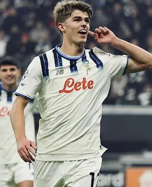 Grâce à deux assists de Charles De Ketelaere, l’Atalanta s’impose à Lecce (0-3) reste au contact dans la course à l’Europe !